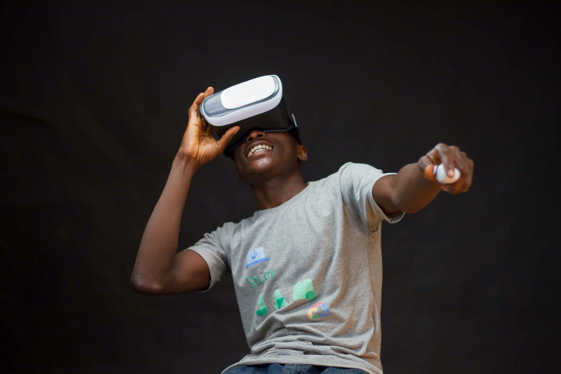 man wearing grey shirt using virtual realty headset