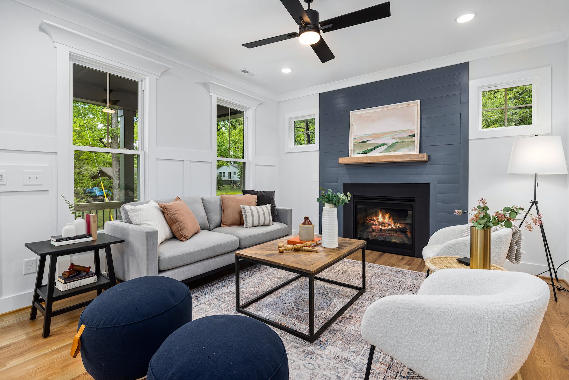 fan and fireplace in saloon